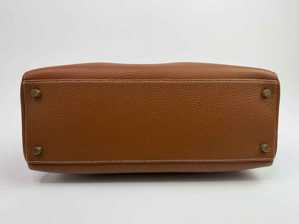 HERMÈS KELLY 28 IN GOLD CLEMENCE LEATHER WITH GHW