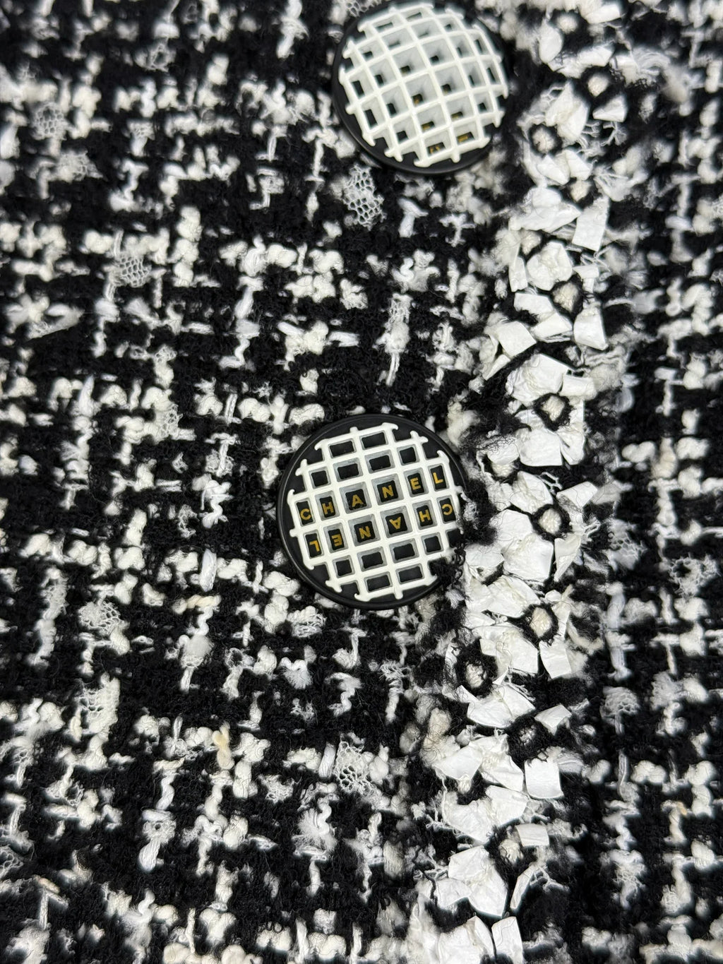 CHANEL TWEED JACKET (SIZE 36/UK8)