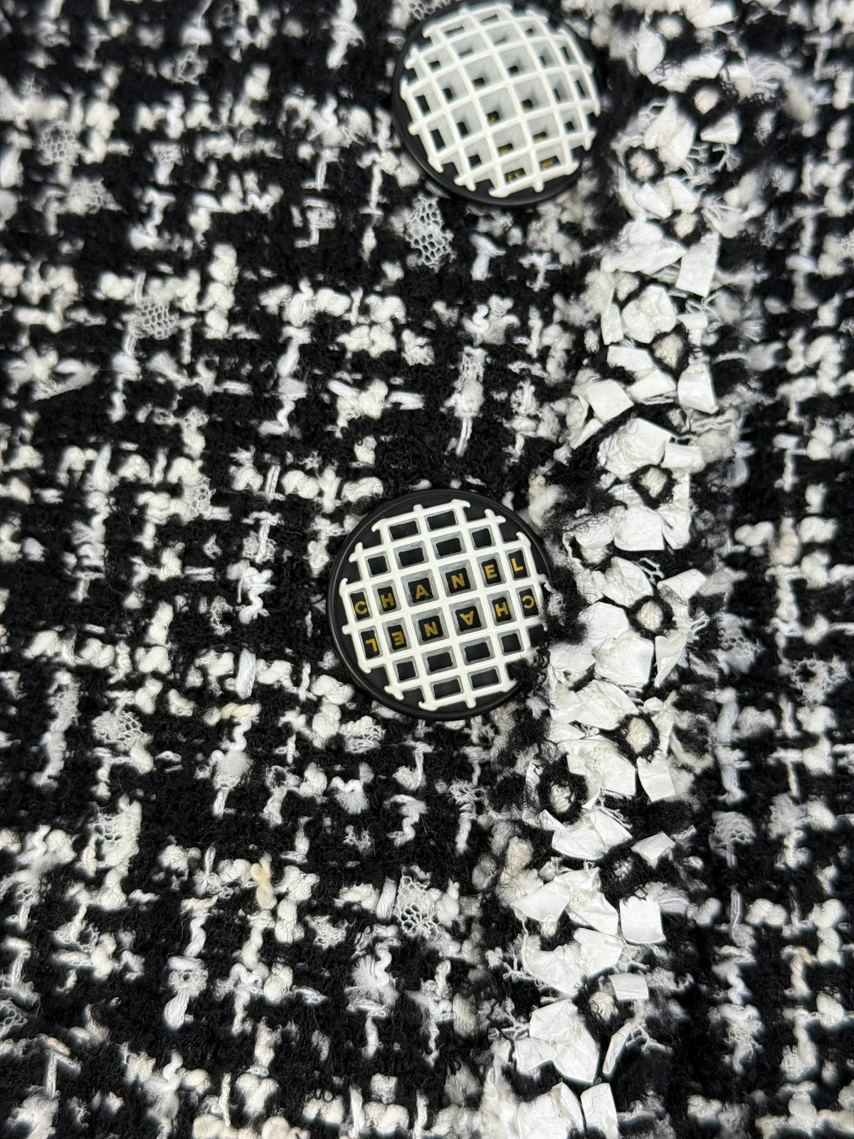 CHANEL TWEED JACKET (SIZE 36/UK8)