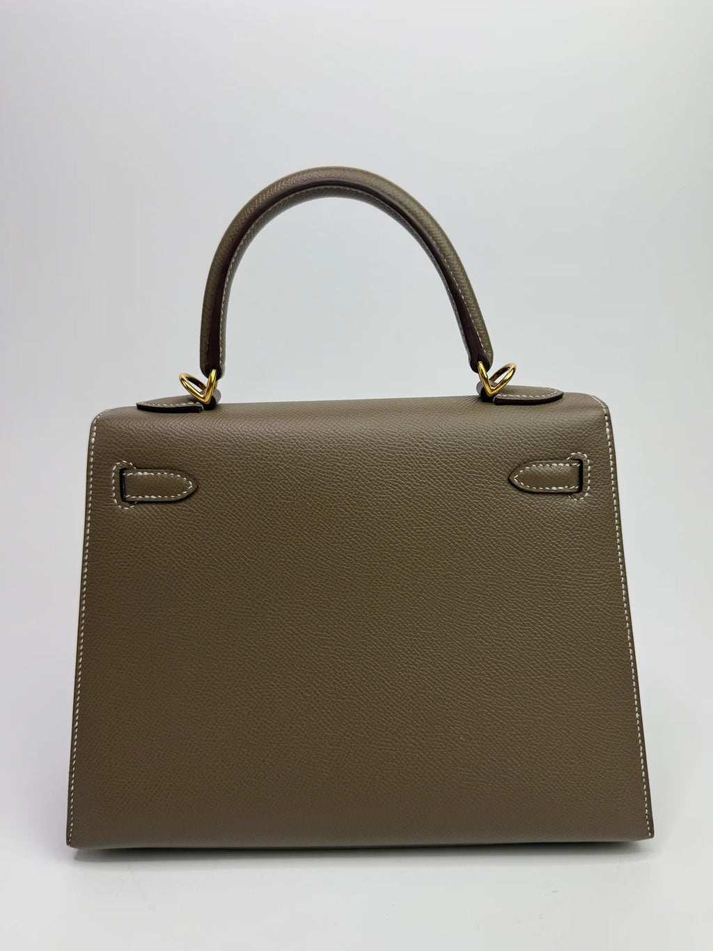 HERMÈS KELLY 25 SELLIER IN ETOUPE EPSOM LEATHER WITH GHW
