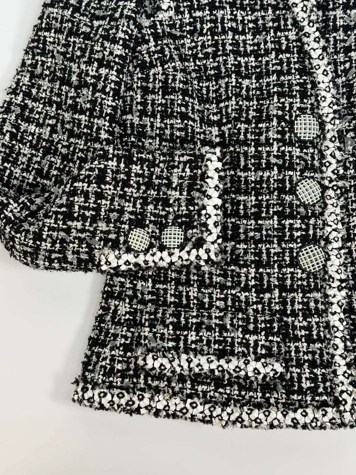 CHANEL TWEED JACKET (SIZE 36/UK8)