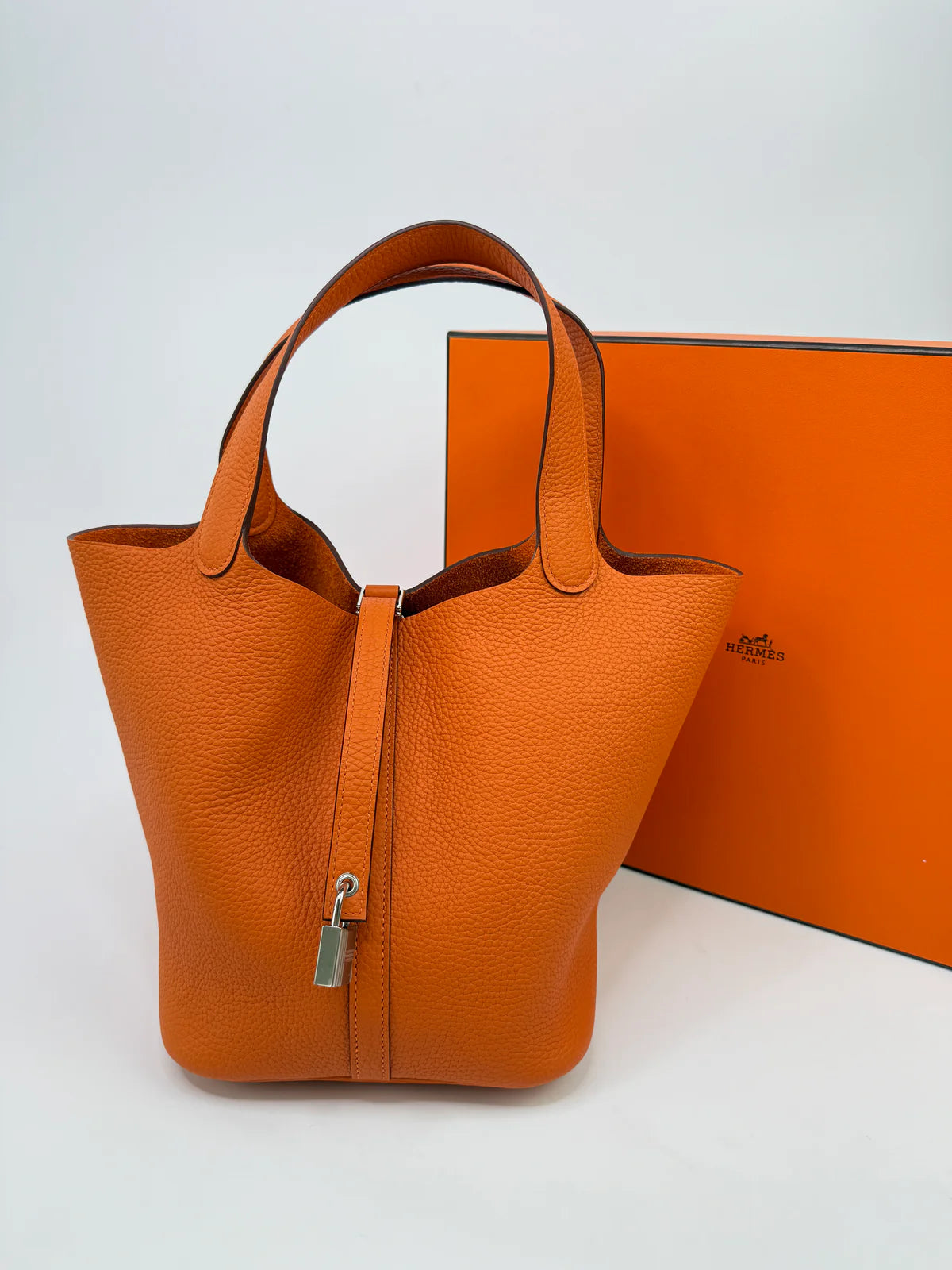 HERMÈS PICOTIN 22 IN ORANGE CLEMENCE LEATHER WITH PHW