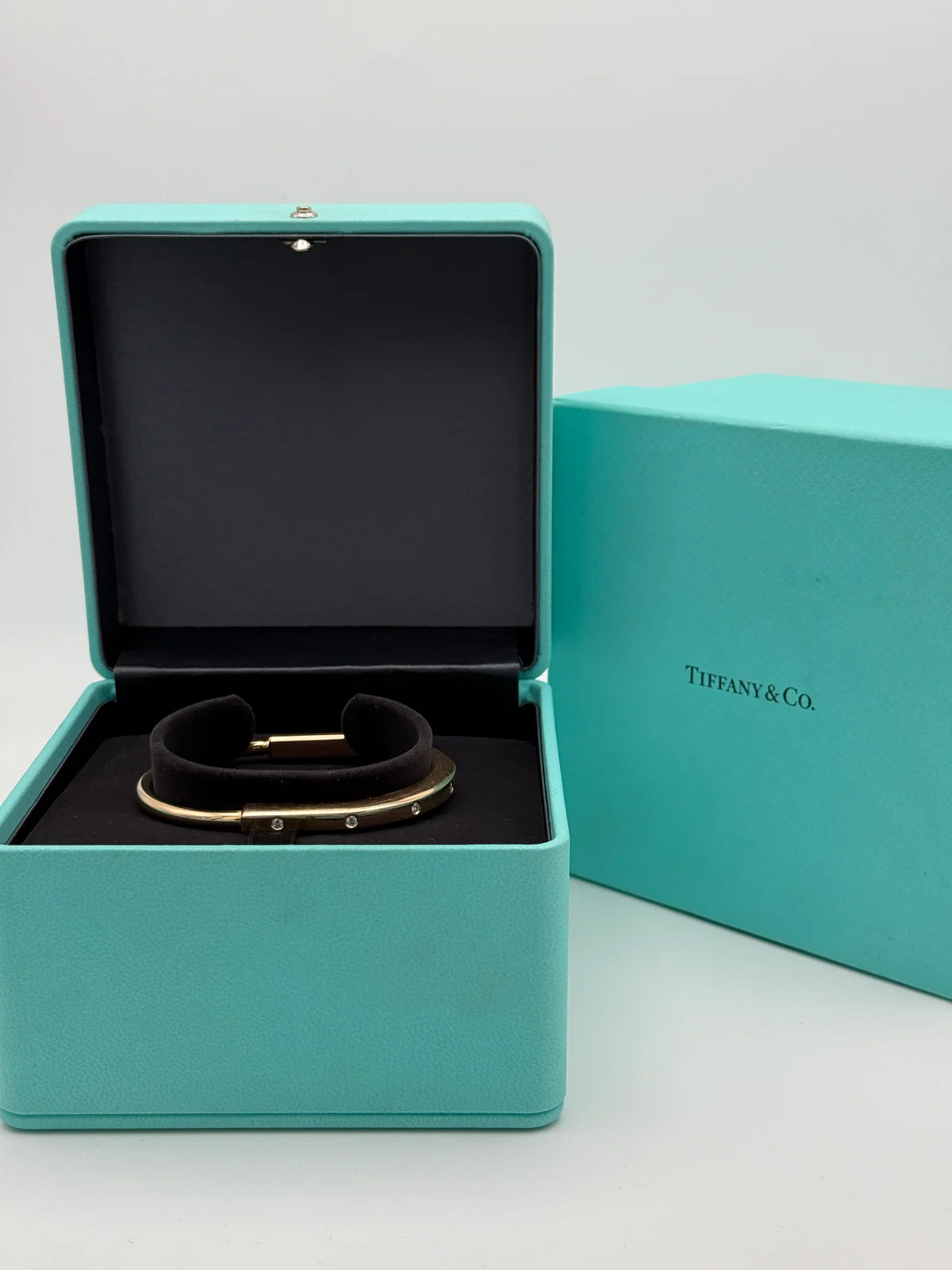 TIFFANY & CO DIAMOND LOCK BANGLE YELLOW GOLD WITH DIAMOND ACCENTS