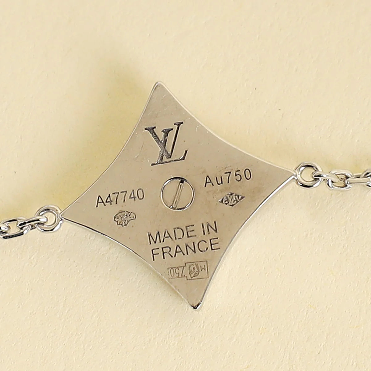 Louis Vuitton 18K White Gold Color Blossom BB Star Grey MOP Diamond Bracelet