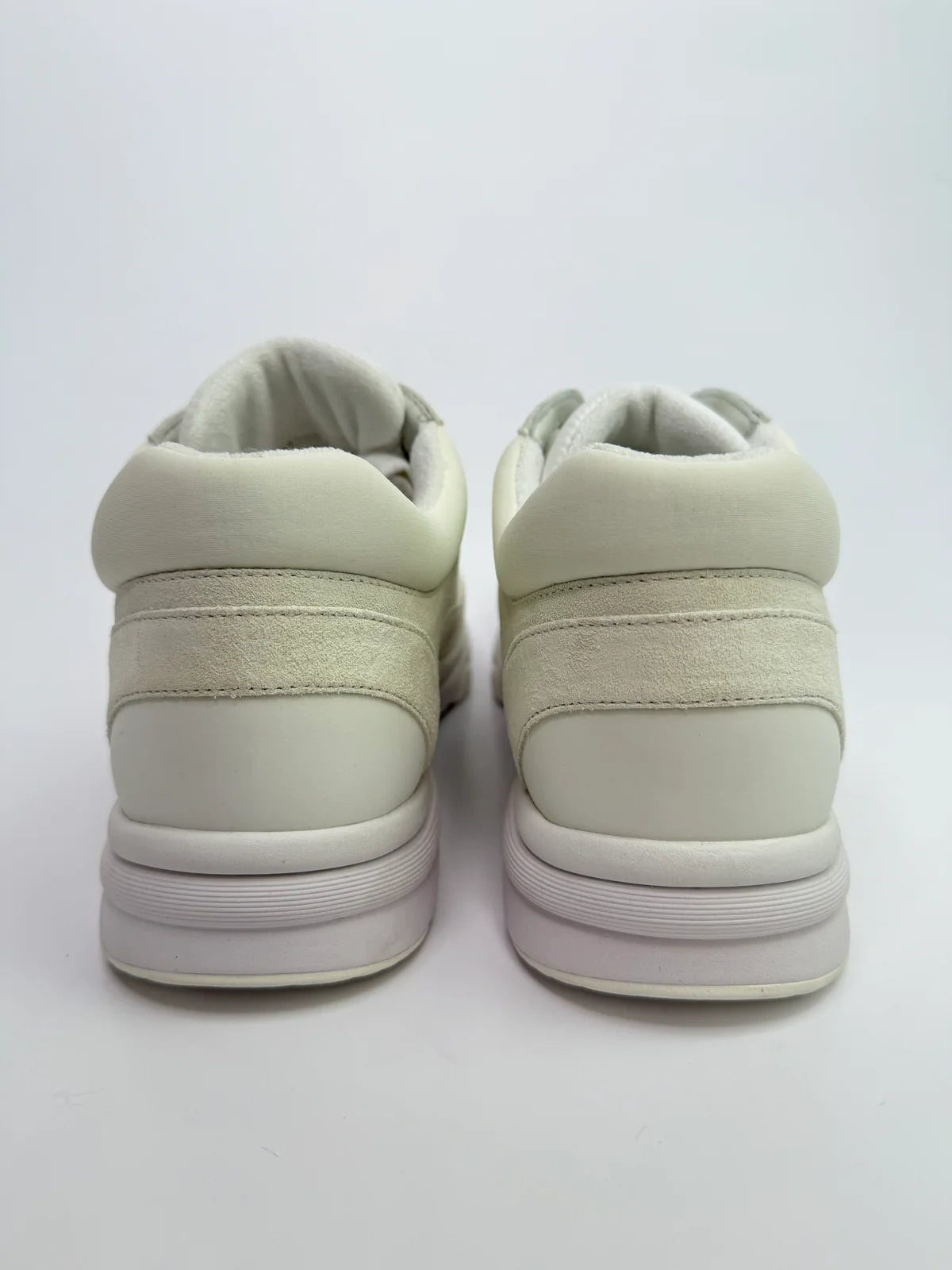 CHANEL CC LOGO SNEAKERS(SIZE 41/UK8)