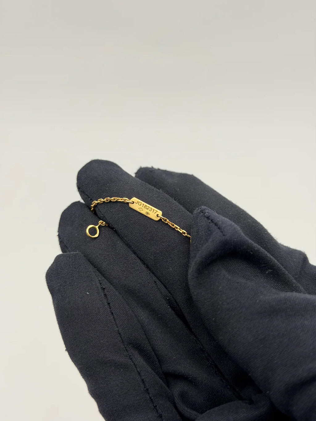 VAN CLEEF & ARPELS VINTAGE ALHAMBRA ONYX PENDANT