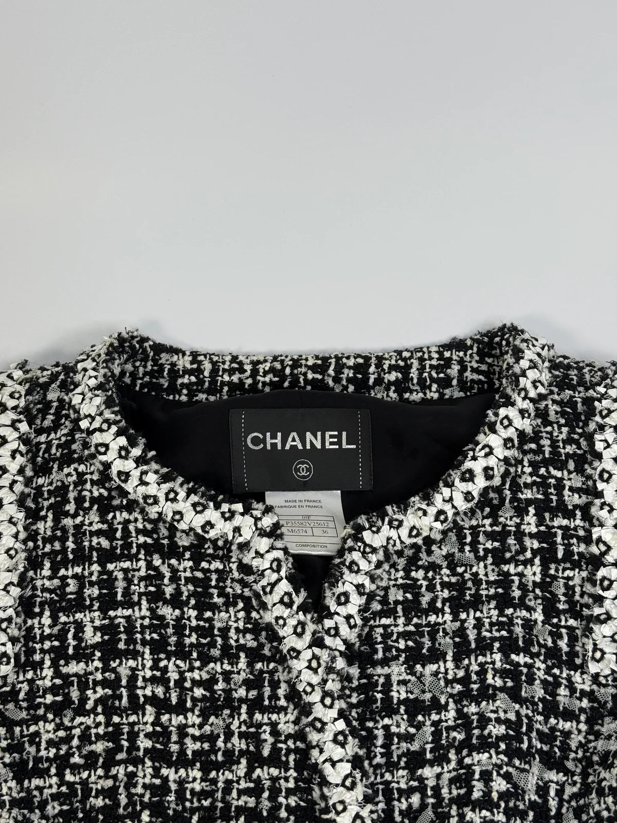 CHANEL TWEED JACKET (SIZE 36/UK8)