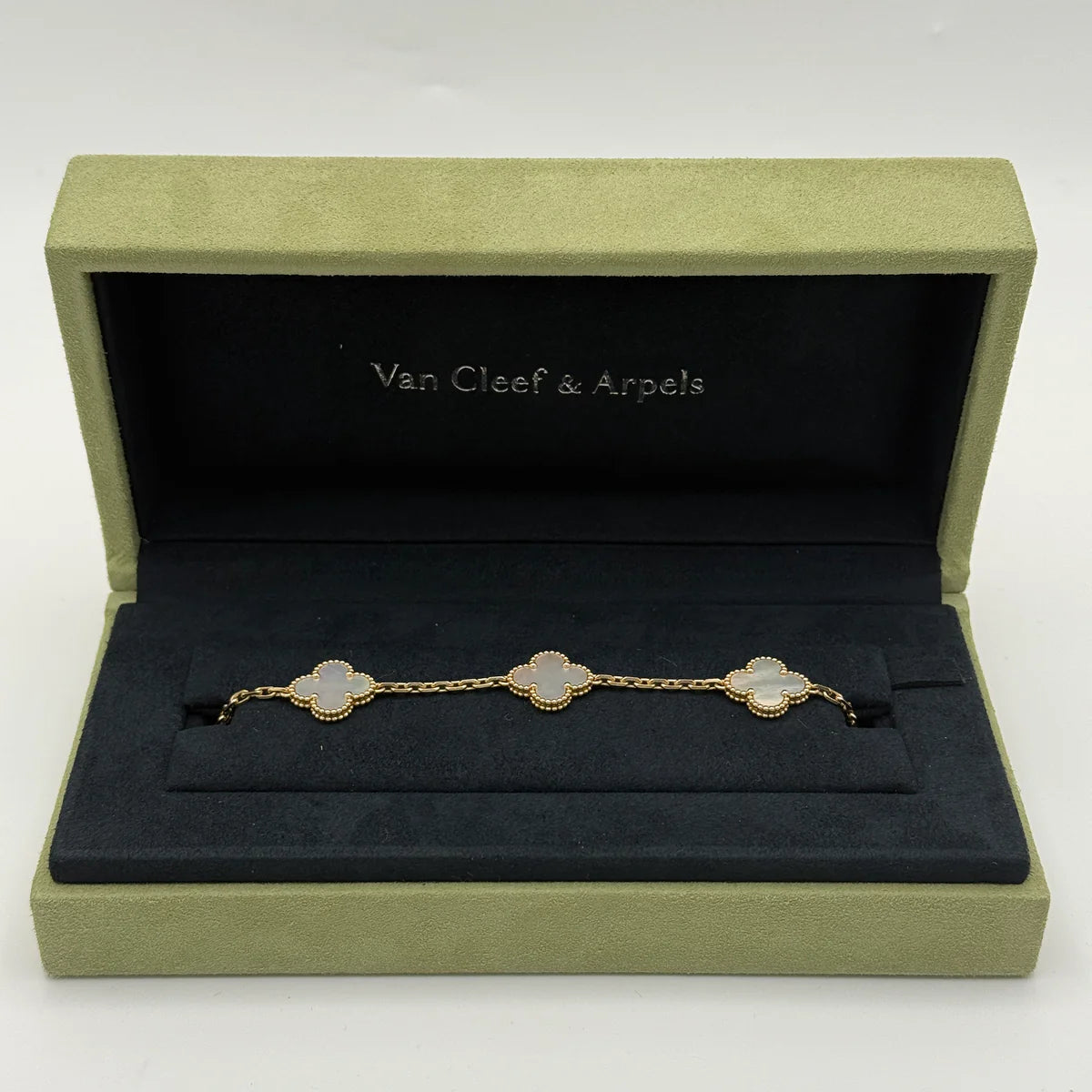VAN CLEEF & ARPELS VINTAGE ALHAMBRA BRACELET, 5 MOTIFS MOTHER OF PEARL