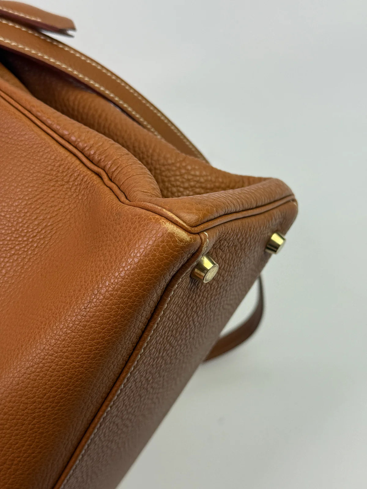 HERMÈS KELLY 28 IN GOLD CLEMENCE LEATHER WITH GHW