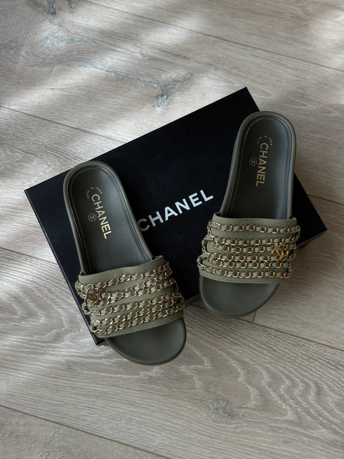 CHANEL CHAIN EMBELLISHED CANVAS CC FLAT SLIDES (SIZE 38/UK 5)