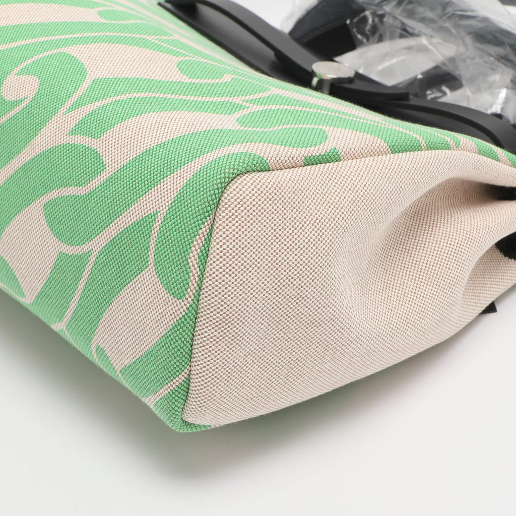 Hermès Vert Comics/Black H Plume Canvas and Vache Hunter Leather Maillons & Co Motif Herbag Zip 31 Bag