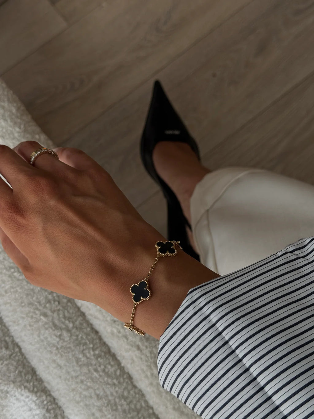 VAN CLEEF & ARPELS VINTAGE ALHAMBRA BRACELET, 5 MOTIFS ONYX