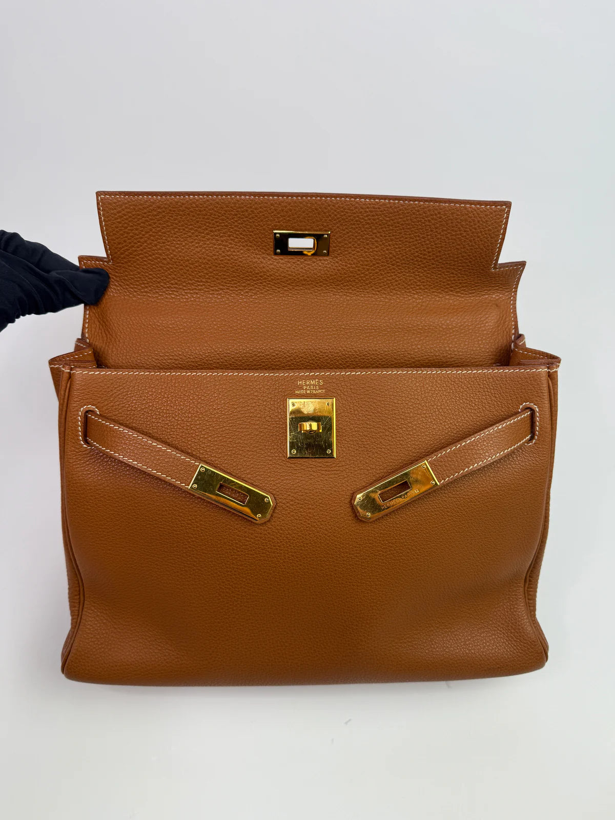 HERMÈS KELLY 28 IN GOLD CLEMENCE LEATHER WITH GHW