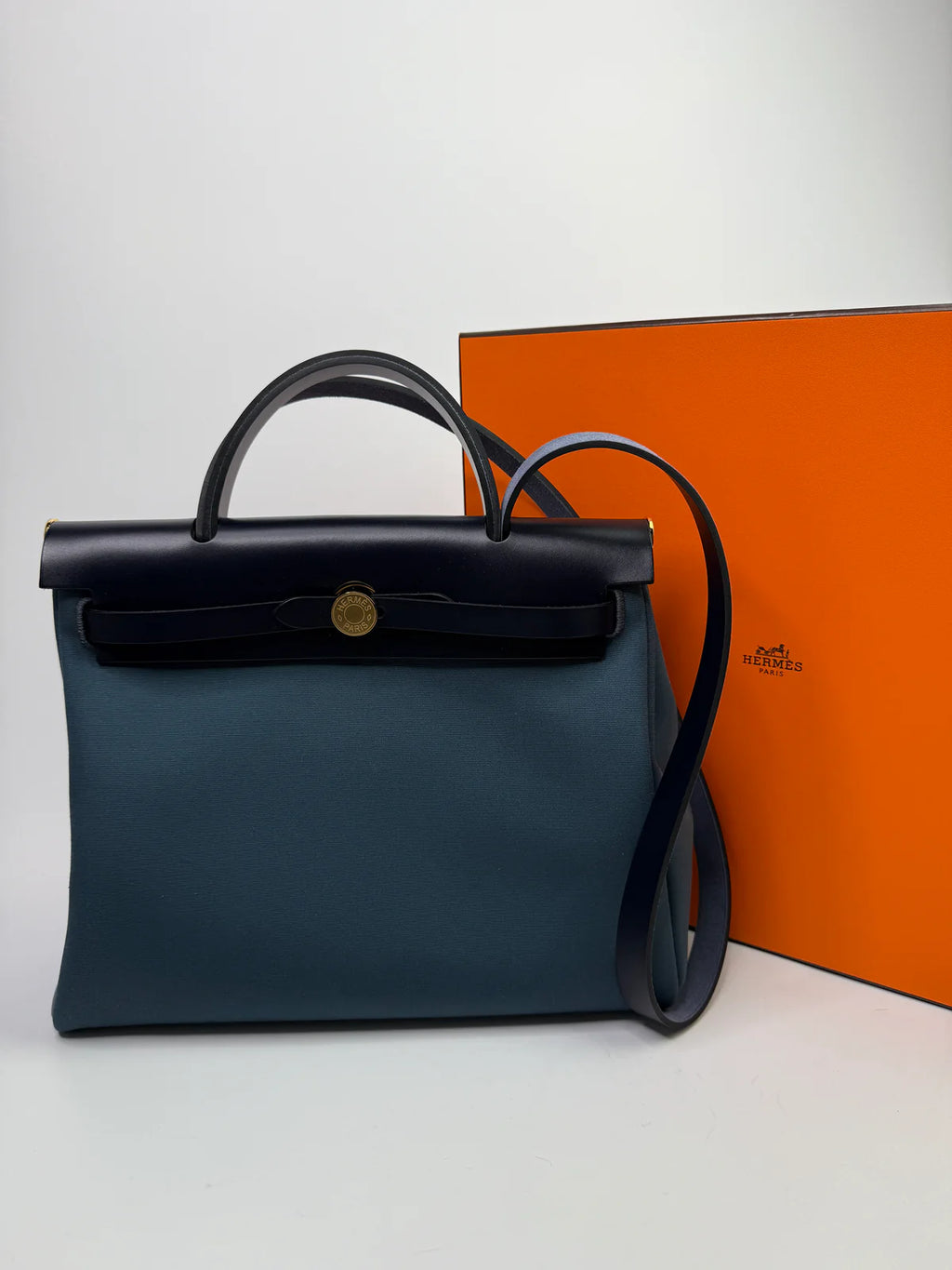 HERMÈS HERBAG 31 VERSO IN BLEU INDIGO AND SESAME WITH GHW