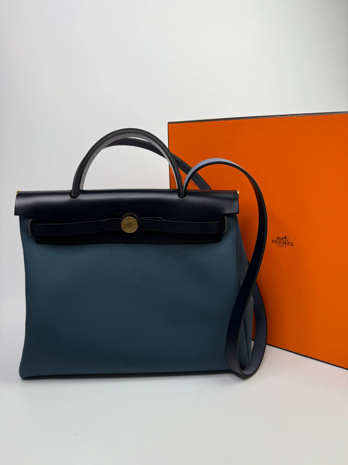 HERMÈS HERBAG 31 VERSO IN BLEU INDIGO AND SESAME WITH GHW