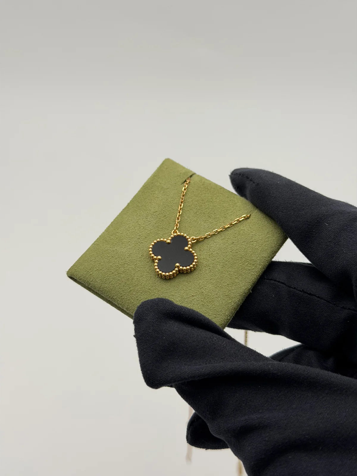 VAN CLEEF & ARPELS VINTAGE ALHAMBRA ONYX PENDANT