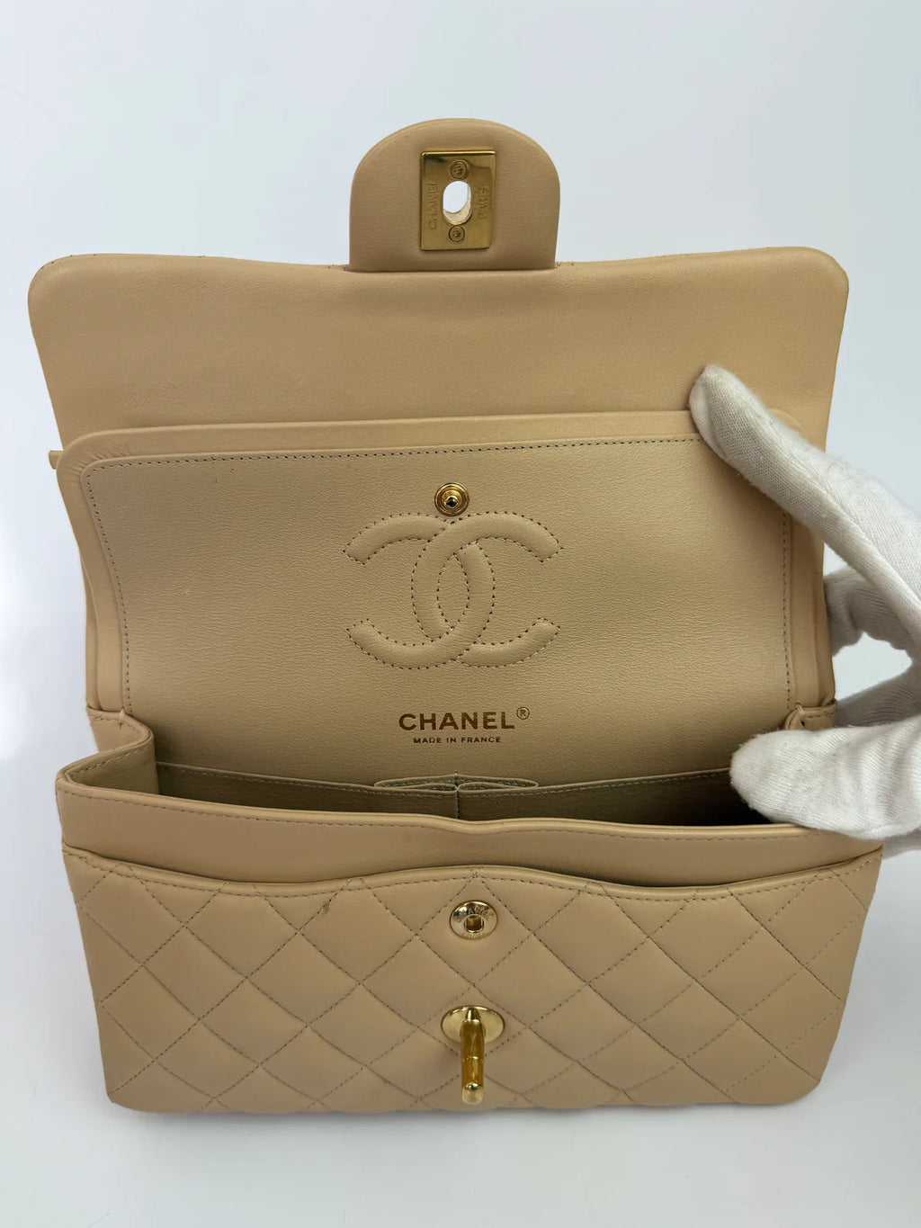 CHANEL SMALL CLASSIC DOUBLE FLAP IN BEIGE LAMBSKIN WITH GHW