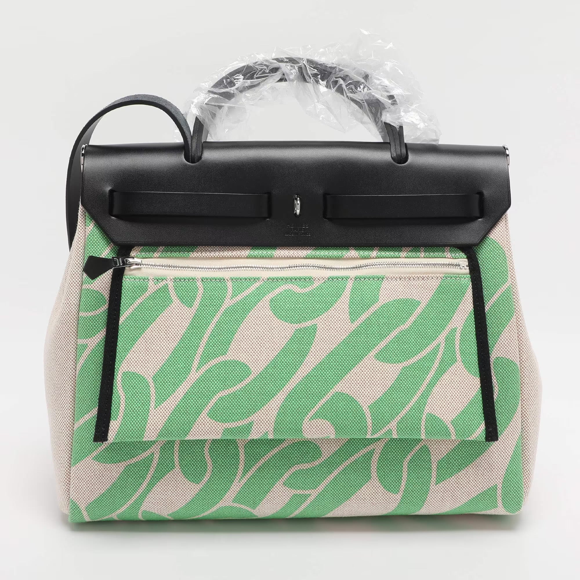 Hermès Vert Comics/Black H Plume Canvas and Vache Hunter Leather Maillons & Co Motif Herbag Zip 31 Bag