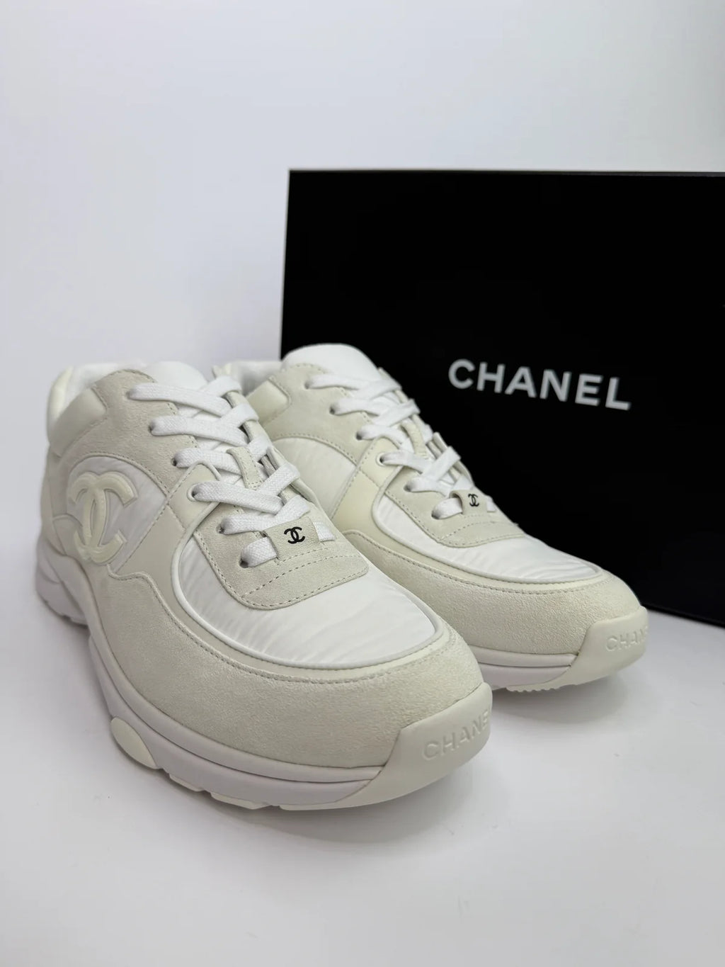CHANEL CC LOGO SNEAKERS(SIZE 41/UK8)