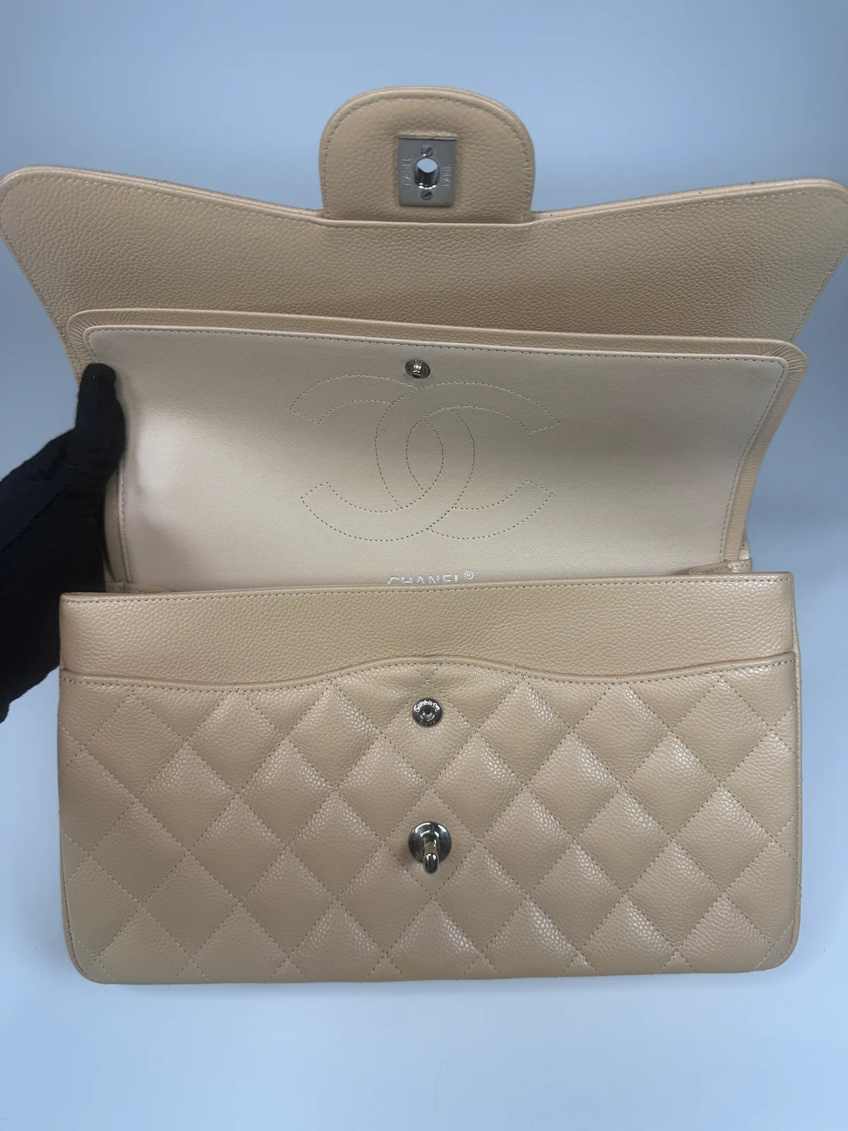 CHANEL JUMBO CLASSIC FLAP BAG IN BEIGE CAVIAR LEATHER WITH SHW