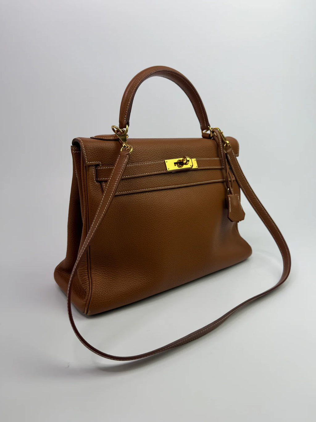 HERMÈS KELLY 28 IN GOLD CLEMENCE LEATHER WITH GHW