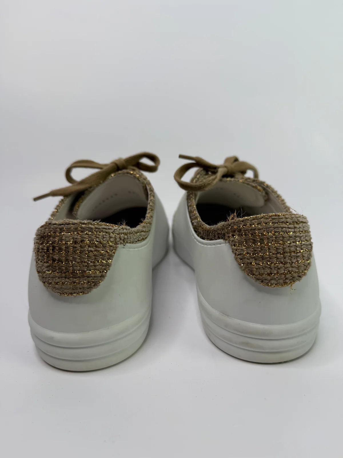 CHANEL WHITE LEATHER METALLIC TWEED CC LOW TOP SNEAKERS (SIZE 37.5/UK4.5)