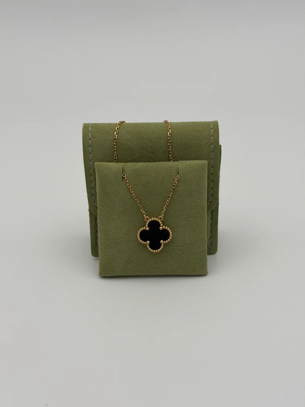 VAN CLEEF & ARPELS VINTAGE ALHAMBRA ONYX PENDANT