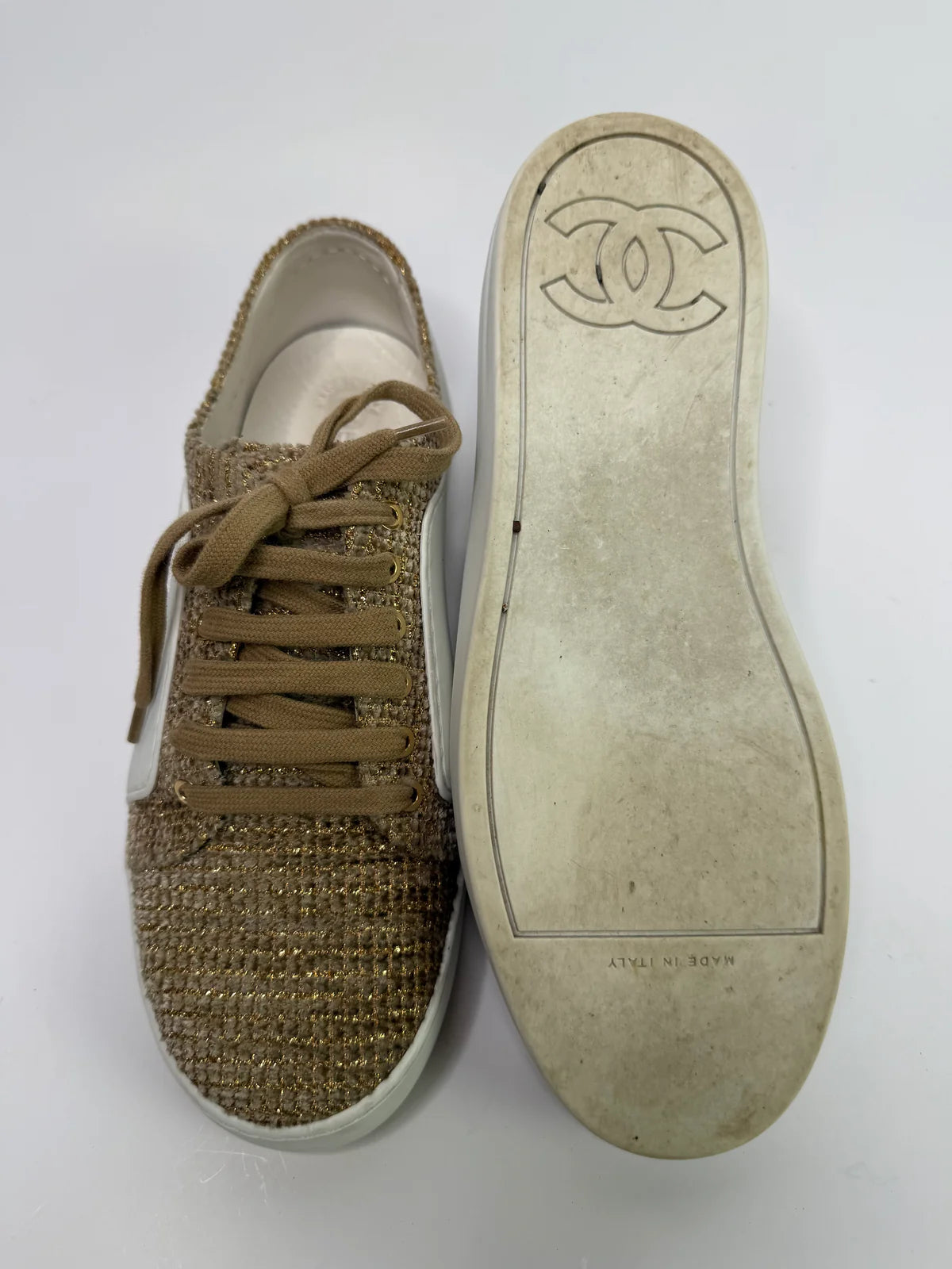 CHANEL WHITE LEATHER METALLIC TWEED CC LOW TOP SNEAKERS (SIZE 37.5/UK4.5)