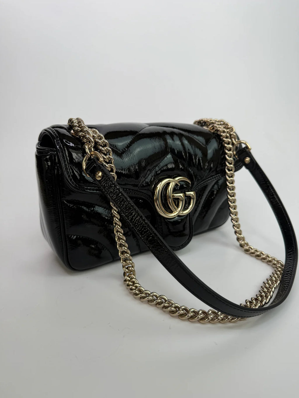 GUCCI GG MEDIUM MARMONT MATELASSE SHOULDER BAG