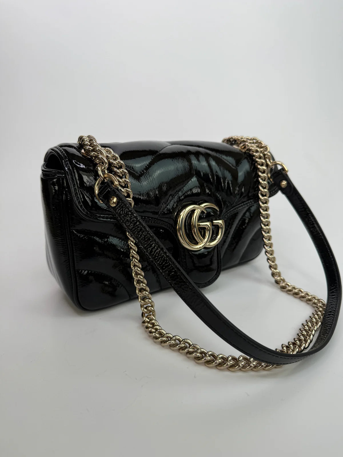 GUCCI GG MEDIUM MARMONT MATELASSE SHOULDER BAG