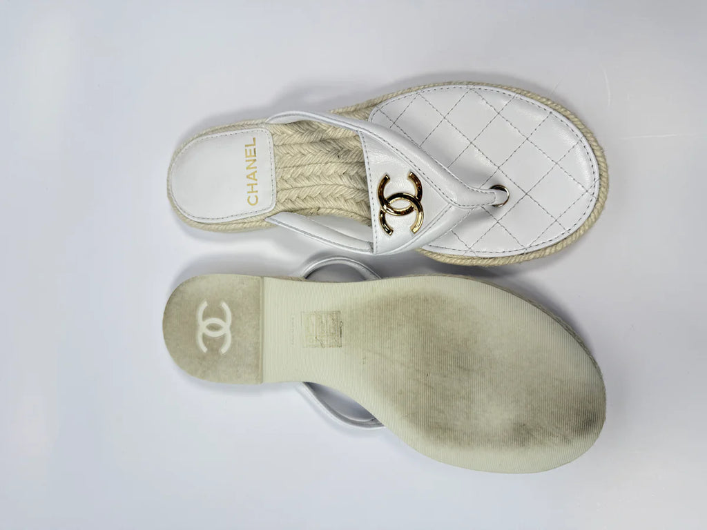 CHANEL CC THONG SANDALS (SIZE 38 / UK5)