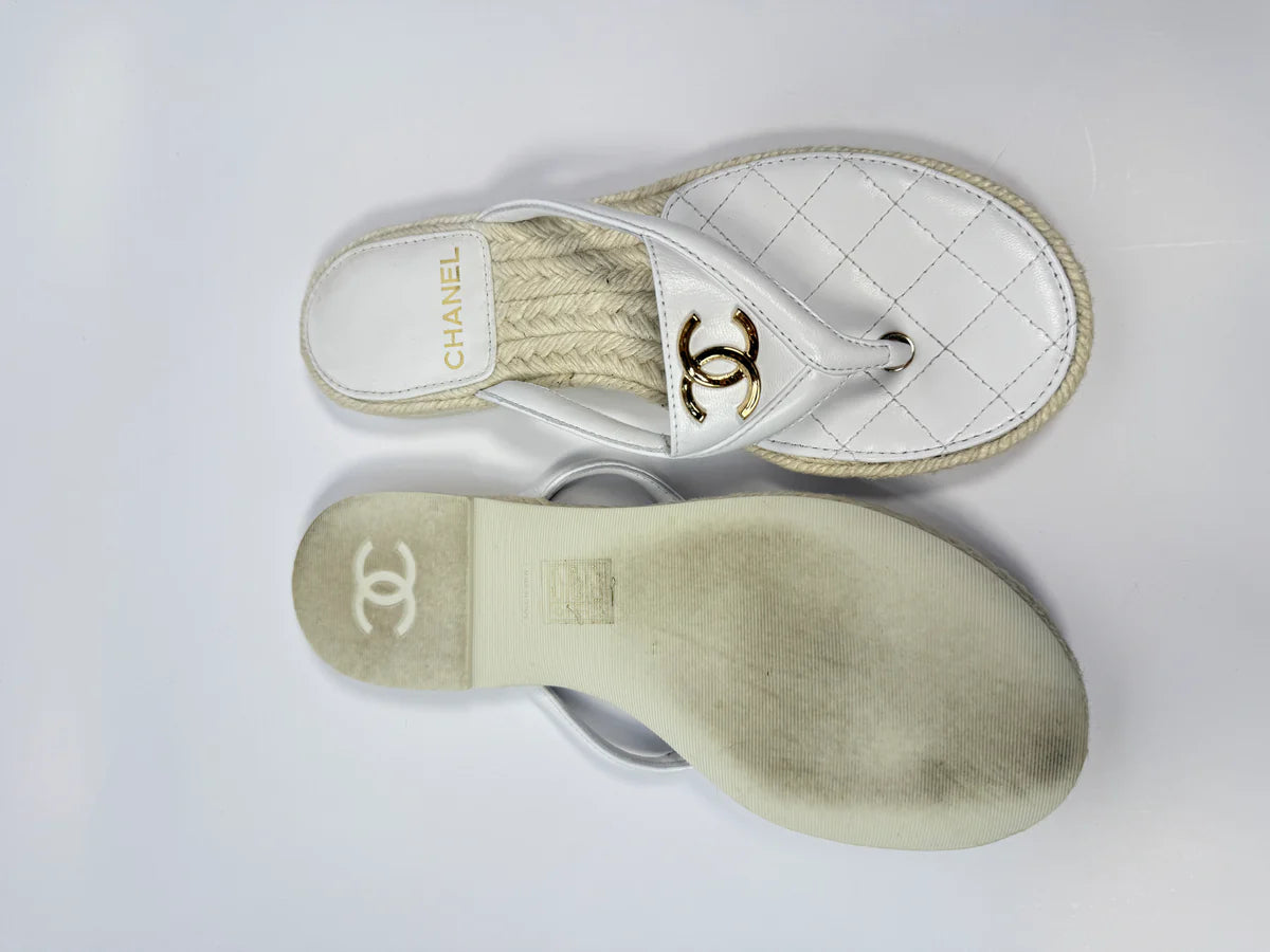 CHANEL CC THONG SANDALS (SIZE 38 / UK5)