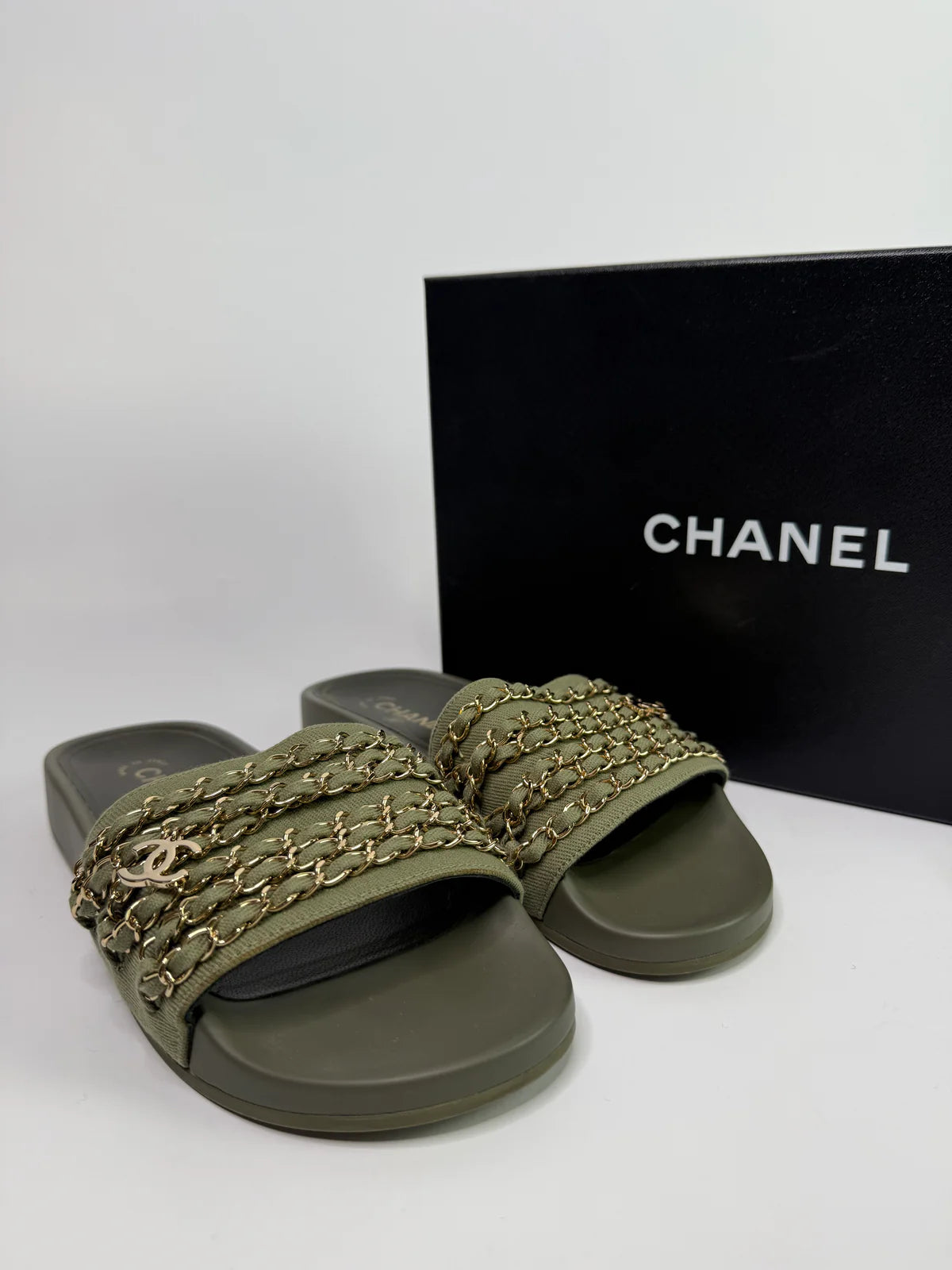 CHANEL CHAIN EMBELLISHED CANVAS CC FLAT SLIDES (SIZE 38/UK 5)