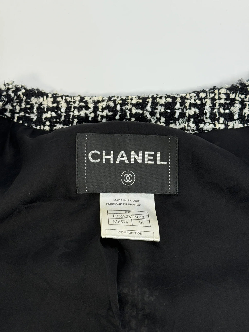 CHANEL TWEED JACKET (SIZE 36/UK8)