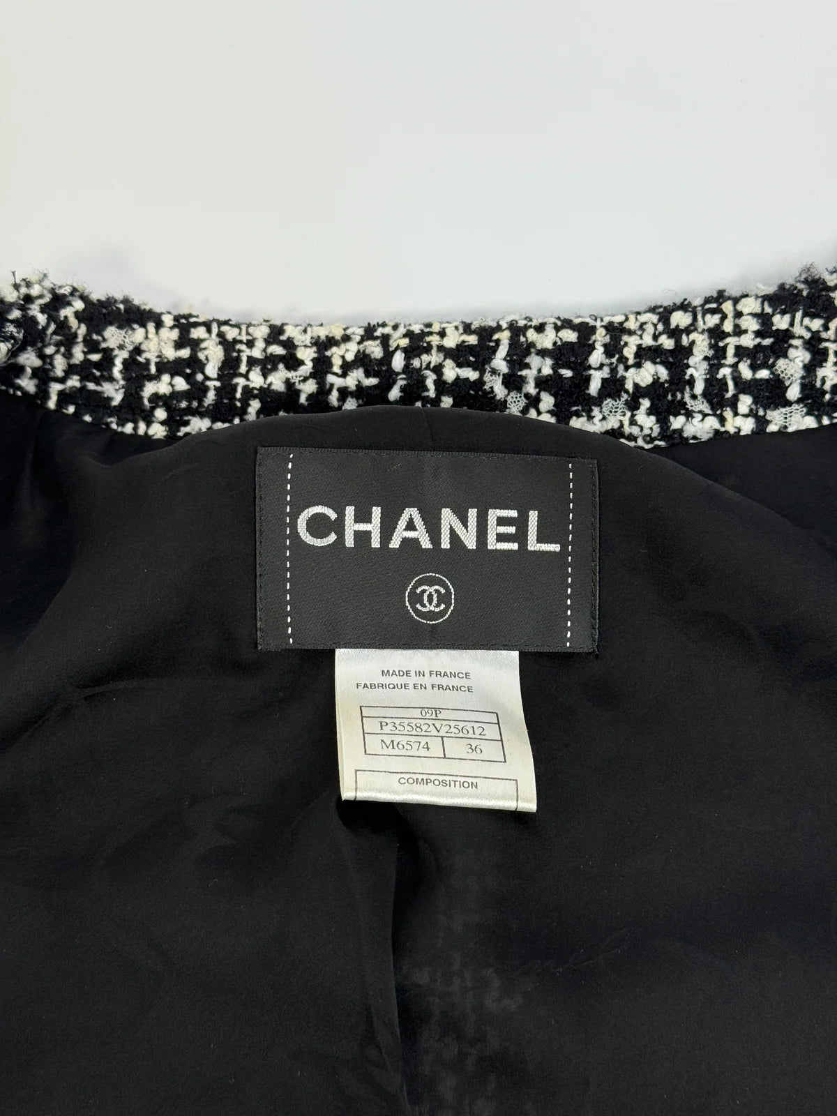 CHANEL TWEED JACKET (SIZE 36/UK8)