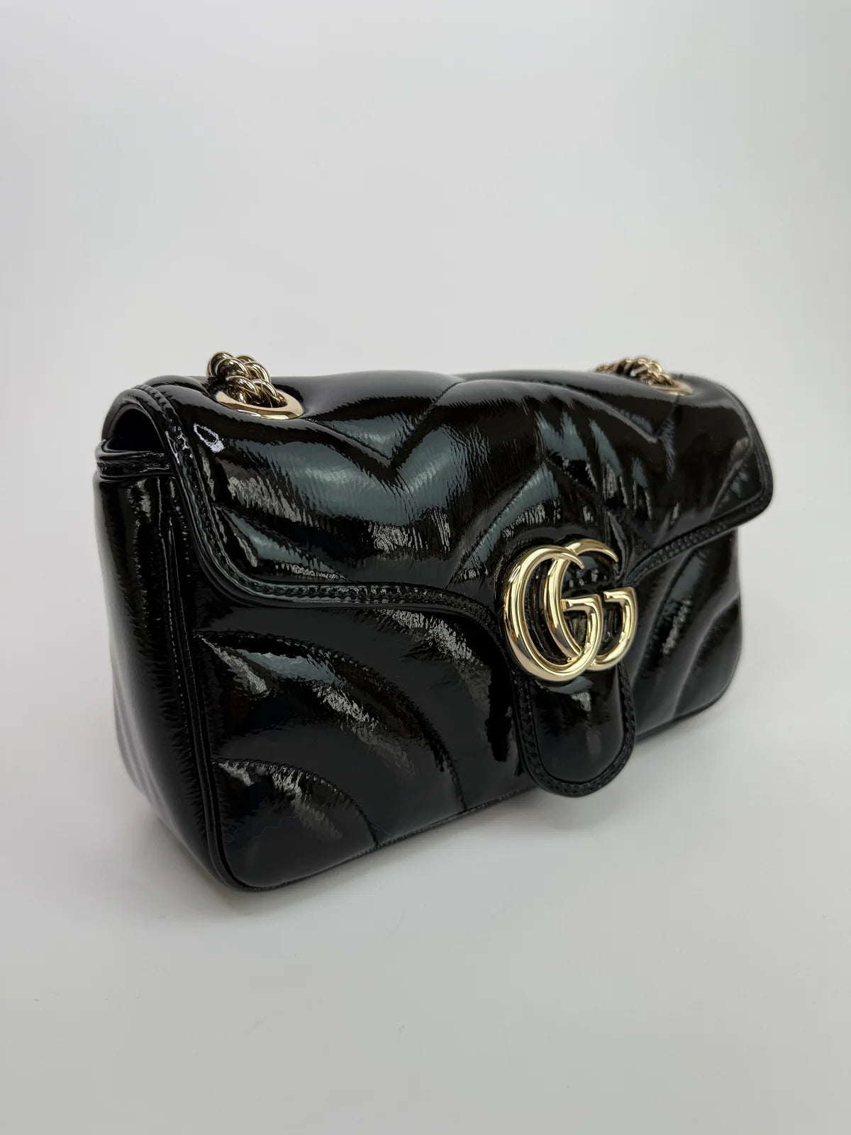 GUCCI GG MEDIUM MARMONT MATELASSE SHOULDER BAG