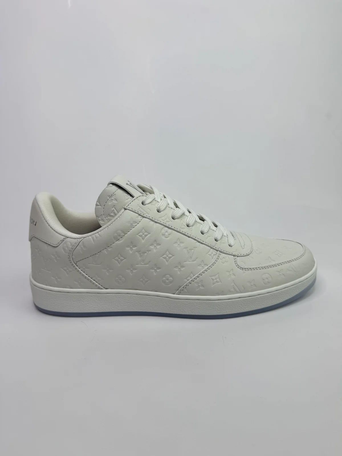 LOUIS VUITTON SNEAKERS (SIZE 39/UK6)