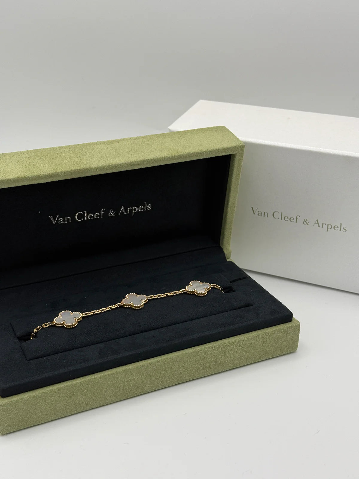 VAN CLEEF & ARPELS VINTAGE ALHAMBRA BRACELET, 5 MOTIFS MOTHER OF PEARL