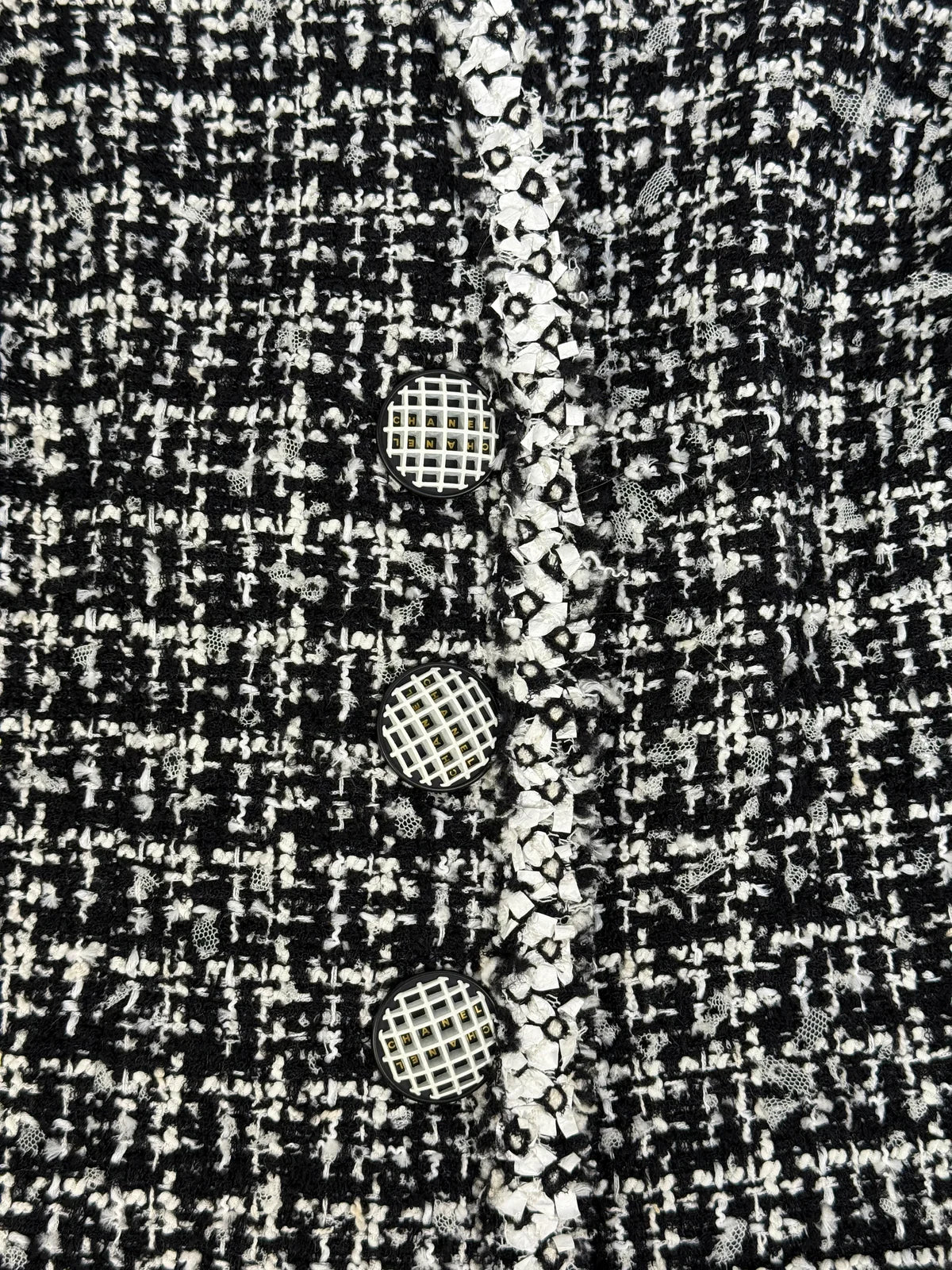 CHANEL TWEED JACKET (SIZE 36/UK8)
